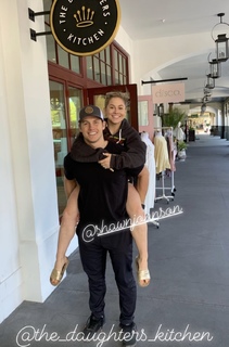 Shawn Johnson feet photo thumbnail