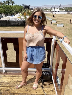 Shawn Johnson feet photo thumbnail