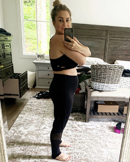 Shawn Johnson feet photo thumbnail