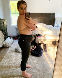 Shawn Johnson feet photo thumbnail