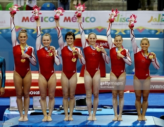 Shawn Johnson feet photo thumbnail