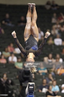 Shawn Johnson feet photo thumbnail