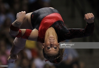 Shawn Johnson feet photo thumbnail