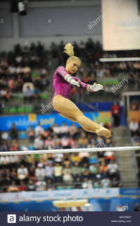Shawn Johnson feet photo thumbnail