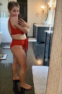 Shawn Johnson feet photo thumbnail