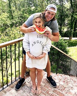 Shawn Johnson feet photo thumbnail