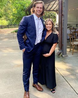 Shawn Johnson feet photo thumbnail