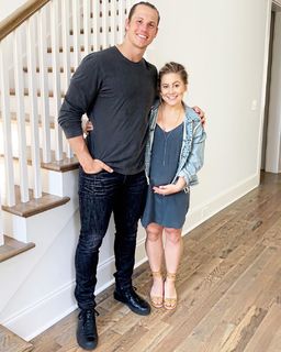 Shawn Johnson feet photo thumbnail