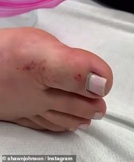 Shawn Johnson feet photo thumbnail
