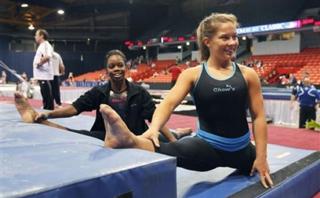 Shawn Johnson feet photo thumbnail