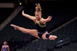 Shawn Johnson feet photo thumbnail