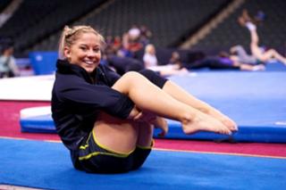 Shawn Johnson feet photo thumbnail