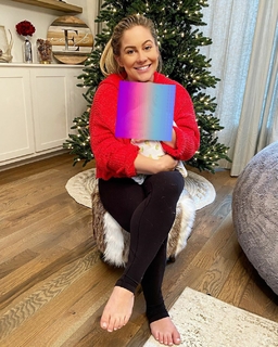 Shawn Johnson feet photo thumbnail