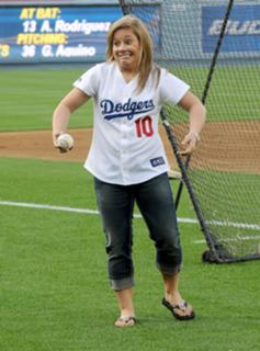 Shawn Johnson feet photo thumbnail