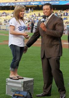 Shawn Johnson feet photo thumbnail