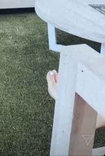 Shawn Johnson feet photo thumbnail