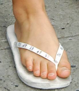 Shawn Johnson feet photo thumbnail