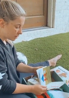Shawn Johnson feet photo thumbnail