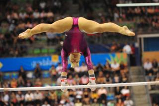 Shawn Johnson feet photo thumbnail
