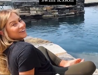 Shawn Johnson feet photo thumbnail