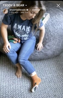 Shawn Johnson feet photo thumbnail