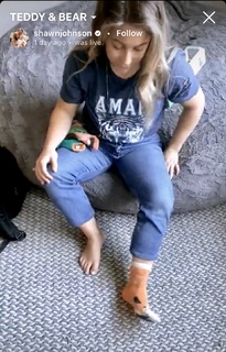 Shawn Johnson feet photo thumbnail