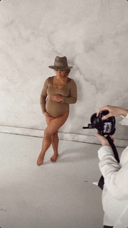 Shawn Johnson feet photo thumbnail