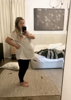 Shawn Johnson feet photo thumbnail