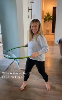Shawn Johnson feet photo thumbnail