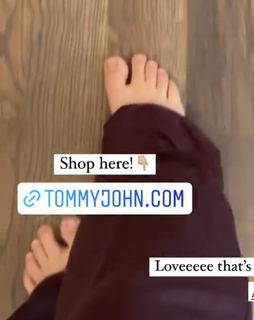 Shawn Johnson feet photo thumbnail