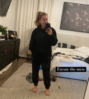 Shawn Johnson feet photo thumbnail