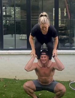 Shawn Johnson feet photo thumbnail