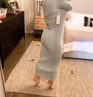 Shawn Johnson feet photo thumbnail