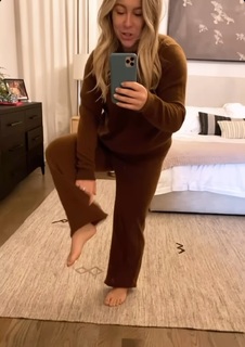 Shawn Johnson feet photo thumbnail