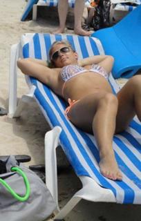 Shawn Johnson feet photo thumbnail