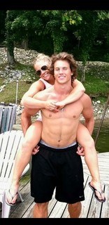 Shawn Johnson feet photo thumbnail