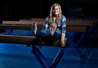 Shawn Johnson feet photo thumbnail