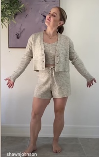 Shawn Johnson feet photo thumbnail