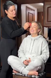 Shawn Johnson feet photo thumbnail