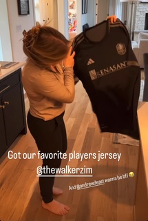 Shawn Johnson feet photo thumbnail