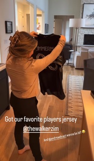 Shawn Johnson feet photo thumbnail