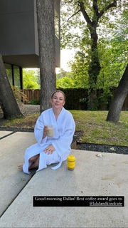 Shawn Johnson feet photo thumbnail