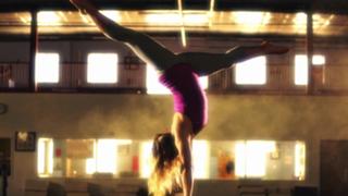 Shawn Johnson feet photo thumbnail