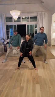 Shawn Johnson feet photo thumbnail