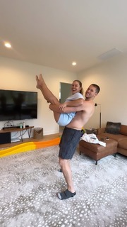 Shawn Johnson feet photo thumbnail