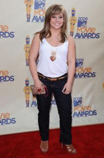 Shawn Johnson feet photo thumbnail