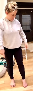 Shawn Johnson feet photo thumbnail