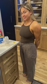 Shawn Johnson feet photo thumbnail