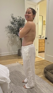 Shawn Johnson feet photo thumbnail