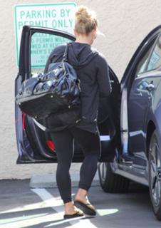 Shawn Johnson feet photo thumbnail